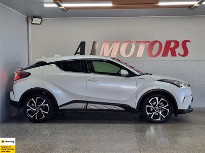 2017 Toyota C-HR - Thumbnail