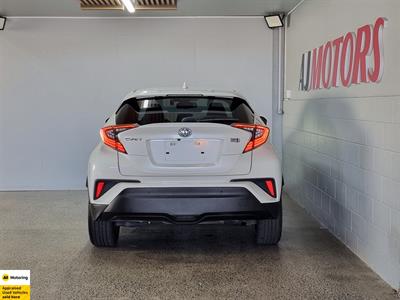 2017 Toyota C-HR - Thumbnail