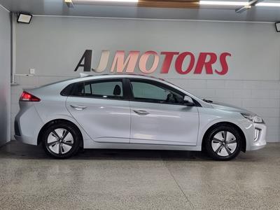 2022 Hyundai IONIQ - Thumbnail