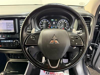 2017 Mitsubishi Outlander - Thumbnail