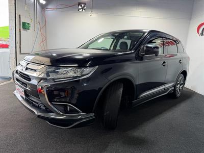 2017 Mitsubishi Outlander - Thumbnail
