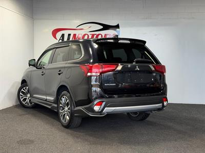 2017 Mitsubishi Outlander - Thumbnail