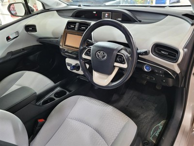 2017 Toyota Prius - Thumbnail