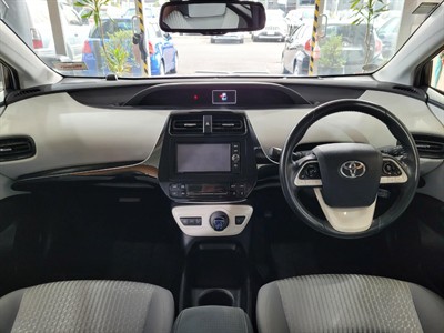 2017 Toyota Prius - Thumbnail
