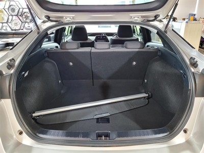 2017 Toyota Prius - Thumbnail