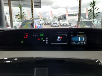 2017 Toyota Prius - Thumbnail