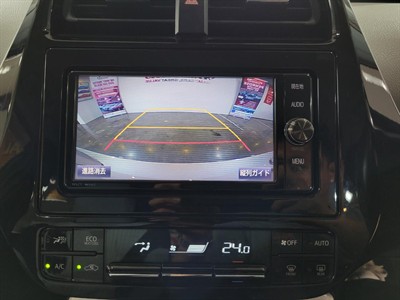 2017 Toyota Prius - Thumbnail