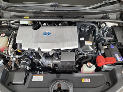2017 Toyota Prius - Thumbnail