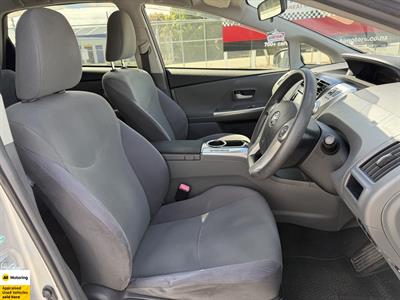 2013 Toyota Prius - Thumbnail