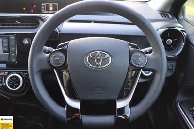 2017 Toyota Aqua - Thumbnail