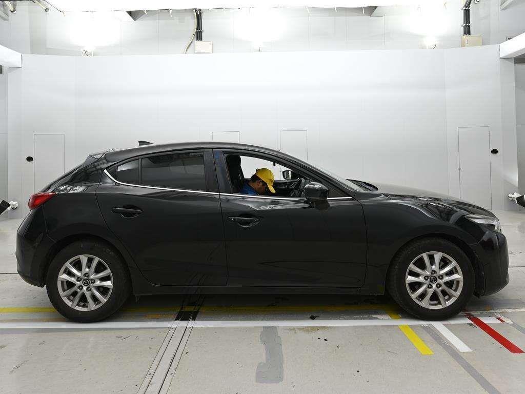 2018 Mazda Axela