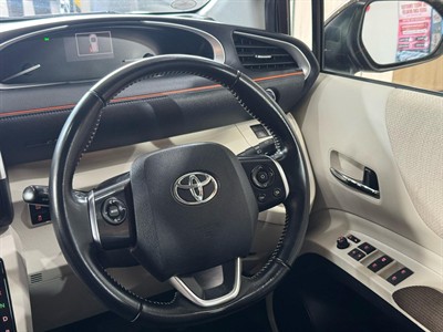 2017 Toyota Sienta - Thumbnail