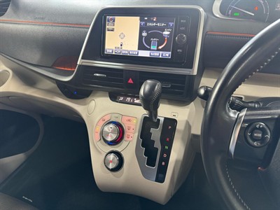 2017 Toyota Sienta - Thumbnail