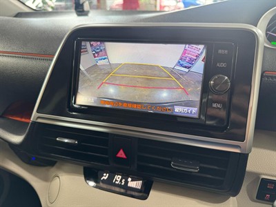 2017 Toyota Sienta - Thumbnail