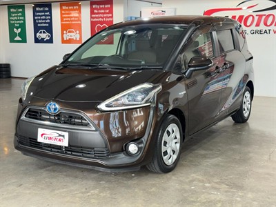 2017 Toyota Sienta - Thumbnail