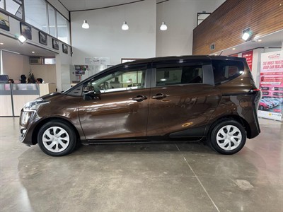 2017 Toyota Sienta - Thumbnail