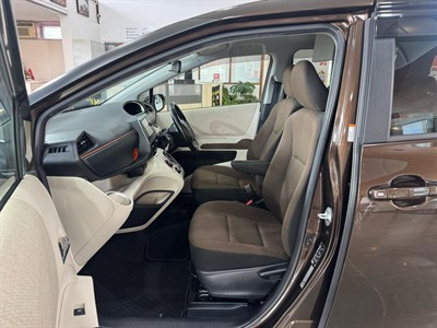 2017 Toyota Sienta - Thumbnail