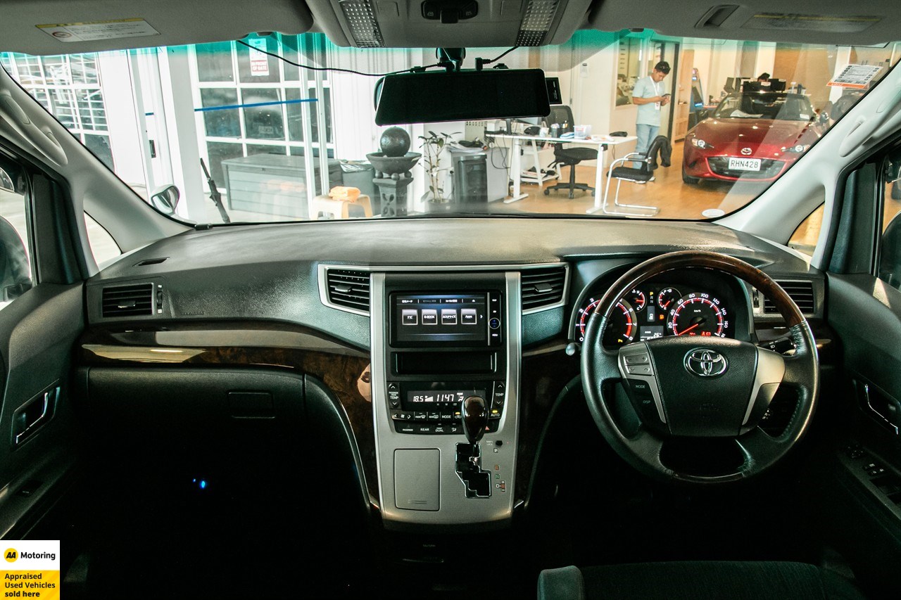 2013 Toyota Vellfire