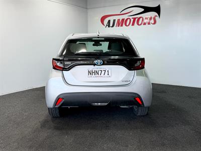 2021 Toyota Yaris - Thumbnail