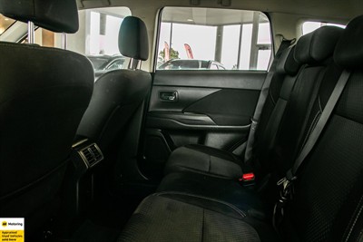 2021 Mitsubishi Outlander - Thumbnail