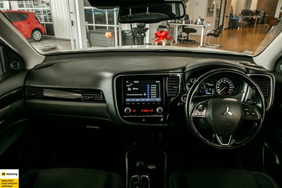 2021 Mitsubishi Outlander - Thumbnail