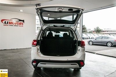 2021 Mitsubishi Outlander - Thumbnail