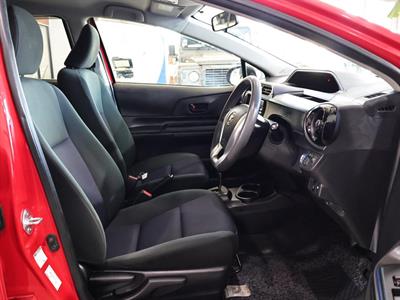 2015 Toyota Aqua - Thumbnail
