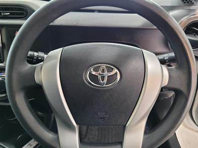2012 Toyota Aqua - Thumbnail