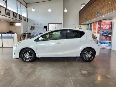 2012 Toyota Aqua - Thumbnail