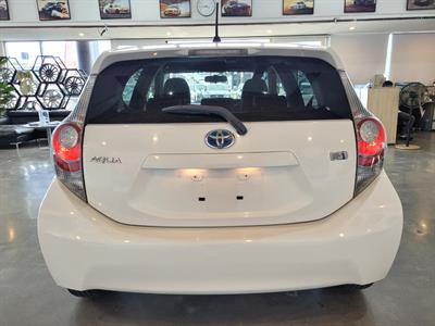 2012 Toyota Aqua - Thumbnail