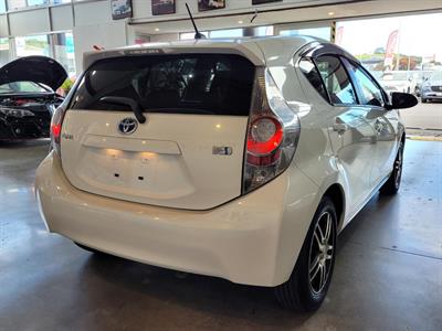 2012 Toyota Aqua - Thumbnail