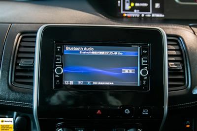 2017 Nissan Serena - Thumbnail