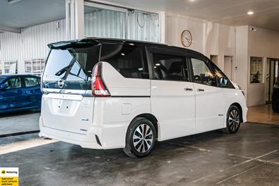 2017 Nissan Serena - Thumbnail