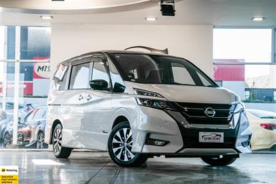 2017 Nissan Serena - Thumbnail