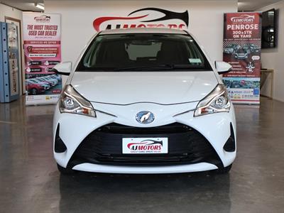 2017 Toyota Vitz - Thumbnail