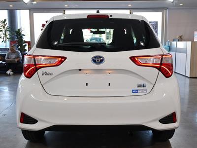 2017 Toyota Vitz - Thumbnail