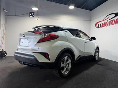 2017 Toyota C-HR - Thumbnail