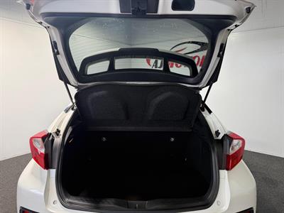2017 Toyota C-HR - Thumbnail