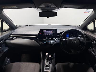 2017 Toyota C-HR - Thumbnail