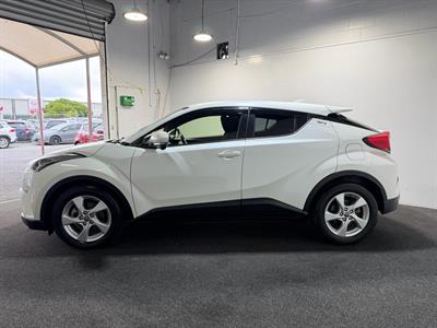 2017 Toyota C-HR - Thumbnail