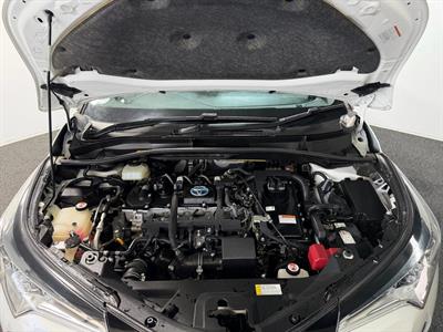 2017 Toyota C-HR - Thumbnail
