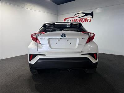 2017 Toyota C-HR - Thumbnail