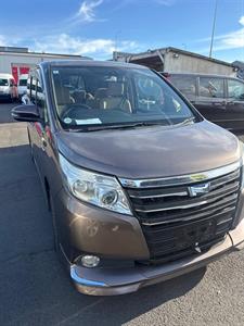 2014 Toyota Noah - Thumbnail
