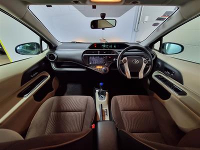 2013 Toyota Aqua - Thumbnail