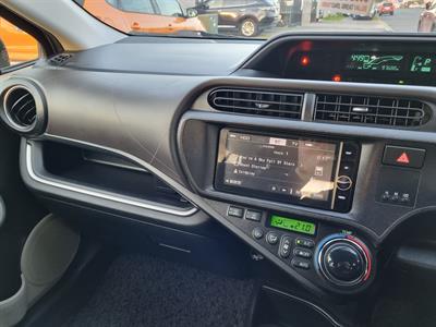 2013 Toyota Aqua - Thumbnail