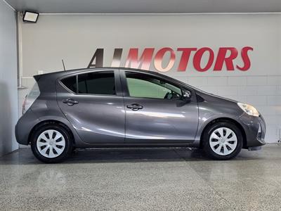 2013 Toyota Aqua - Thumbnail