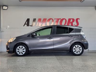 2013 Toyota Aqua - Thumbnail
