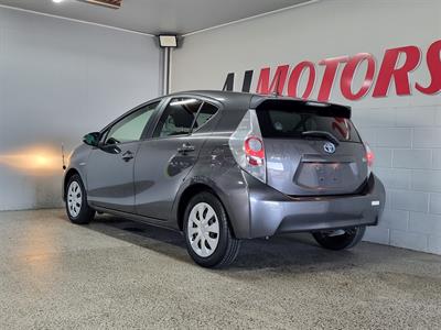 2013 Toyota Aqua - Thumbnail