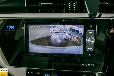 2017 Toyota Auris - Thumbnail