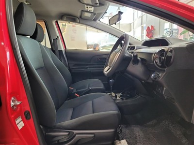 2015 Toyota Aqua - Thumbnail